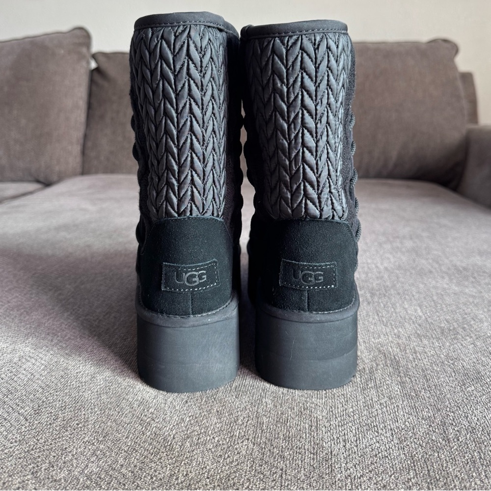 UGG Classic Short Villa Knit Platform Boot - Picture 11 of 15
